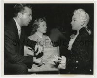 3h113 BAD & THE BEAUTIFUL deluxe 8x10 still 1953 Allyson visits husband Dick Powell & Lana Turner!