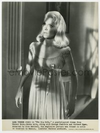 3h131 BIG CUBE 7.5x10 still 1969 bewildered Lana Turner in nightgown before she takes LSD!