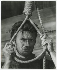 3h376 GOOD, THE BAD & THE UGLY 8.25x10 still 1966 Clint Eastwood putting noose around his own neck!