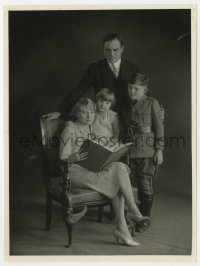 3h392 HAL ROACH 7.5x9.75 still 1927 standing with his son & daughter watching his wife read!