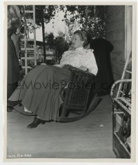 3h427 I REMEMBER MAMA candid 8.25x10 still 1948 Irene Dunne in rocking chair between scenes!