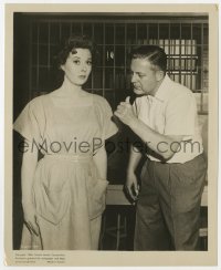 3h428 I WANT TO LIVE candid 8.25x10 still 1958 Robert Wise directing Susan Hayward by her jail cell!
