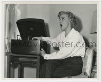 3h436 INTERRUPTED MELODY candid deluxe 8.25x10 still 1955 Eleanor Parker rehearsing w/ phonograph!