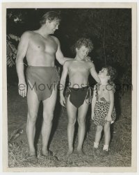 3h485 JOHNNY WEISSMULLER/JOHNNY SHEFFIELD 7.25x9 news photo 1945 with Weissmuller Jr. in loincloth!
