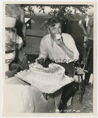 3h586 MAN FROM COLORADO candid 8x10 key book still 1948 Glenn Ford eating birthday cake by Van Pelt!