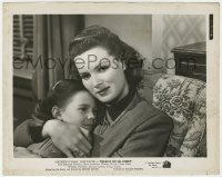 3h632 MIRACLE ON 34th STREET 8.25x10.25 still 1947 Maureen O'Hara cuddling young Natalie Wood!