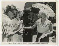 3h012 MISFITS candid 8x10.25 still 1961 happy Marilyn Monroe giving autographs on the set!
