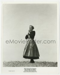 3h833 SOUND OF MUSIC 8x10 still 1965 classic image of Julie Andrews singing the title song!