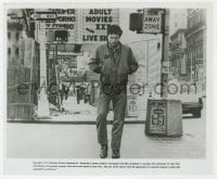 3h870 TAXI DRIVER 8.25x9.75 still 1976 classic image of Robert De Niro in New York, Martin Scorsese!