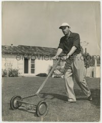 3h983 YELLOW SKY candid 8.25x10 still 1948 3-day bearded Gregory Peck mowing his lawn for exercise!