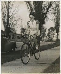 3h475 JOAN LESLIE 8.25x10 still 1947 bicycling for exercise & marketing, photo by Ted Weisbarth!