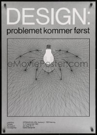 3r248 DESIGN: PROBLEMET KOMMER FORST 24x33 Danish museum/art exhibition 1983 art with a light bulb!