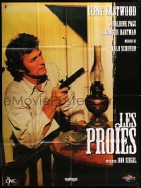 3w495 BEGUILED French 1p R1990s great different close up of Clint Eastwood with gun, Don Siegel