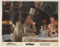 4a220 ARTHUR LC #8 1981 great c/u of drunk Dudley Moore & Liza Minnelli at fancy restaurant!