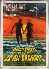 4b346 QUESTA LIBERTA DI AVERE LE ALI BAGNATE Italian 2p 1971 Piovano art of couple & beach sunset!