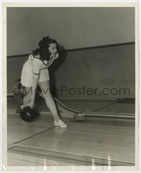 4d128 ANN RUTHERFORD  8.25x10 still 1941 taking time off work to prove her prowess at bowling!
