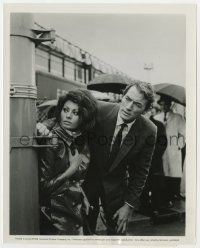 4d143 ARABESQUE  8x10 still 1966 Gregory Peck & sexy Sophia Loren attempt to thwart assassination!