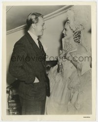 4d710 NEW MOON candid 8x10 still 1940 Gene Raymond visits wife Jeanette MacDonald on the set!