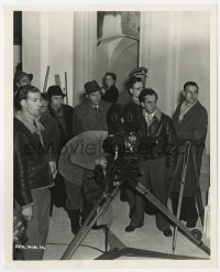 4d930 THIRD MAN candid English 8.25x10 still 1949 director Carol Reed & crew behind camera!