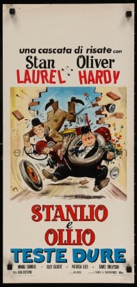 4f820 BLOCK-HEADS Italian locandina R1967 wonderful different art of Stan Laurel & Oliver Hardy, Hal Roach!