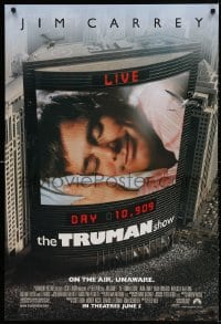 4g956 TRUMAN SHOW advance 1sh 1998 cool image of Jim Carrey on large screen, Peter Weir!