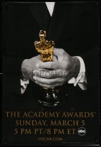 4r506 78th ANNUAL ACADEMY AWARDS 1sh 2005 cool Studio 318 design of man in suit holding Oscar!