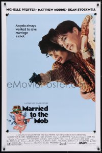 4r765 MARRIED TO THE MOB 1sh 1988 great image of Michelle Pfeiffer with gun & Matthew Modine!