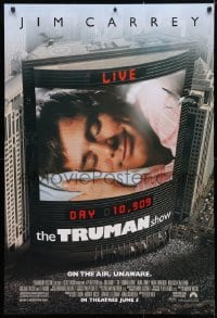 4r959 TRUMAN SHOW advance 1sh 1998 cool image of Jim Carrey on large screen, Peter Weir!