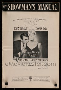 4s948 THAT TOUCH OF MINK pressbook 1962 great image of Cary Grant nuzzling Doris Day's shoulder!