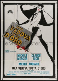 4w458 GOLDEN WIDOW Italian 1p 1969 Une veuve en or, cool full art of sexy Michele Mercier!