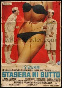 4w700 STASERA MI BUTTO Italian 1p 1967 art of uniformed guys with giant sexy girl in bikini, rare!