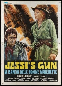 4w887 JESSI'S GIRLS Italian 2p 1975 art of Sondra Currie holding Jessi's Gun to rapist's head!