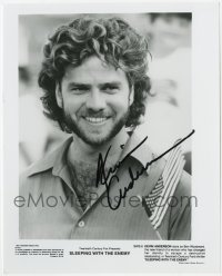 4x441 KEVIN ANDERSON signed 8x10 still 1991 smiling close up making Sleeping with the Enemy!