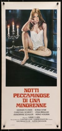 4y067 DIE KLEINE MIT DEM SUSSEN PO Italian locandina 1977 Ferrari art of sexy girl in nightie!