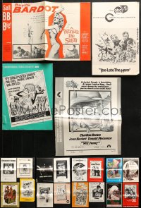 5a150 LOT OF 27 CUT PRESSBOOKS 1960s-1970s advertising a variety of different movies!