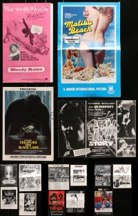 5a158 LOT OF 19 UNCUT PRESSBOOKS 1970s advertising a variety of different movies!