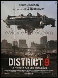 5j284 DISTRICT 9 French 1p 2009 Neill Blomkamp, cool image of huge spaceship over city!