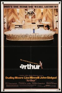 5r057 ARTHUR style B 1sh 1981 image of drunken Dudley Moore in huge bath tub w/martini!