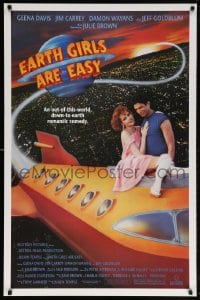 5t282 EARTH GIRLS ARE EASY 1sh 1989 great image of Geena Davis & alien Jeff Goldblum on space ship!