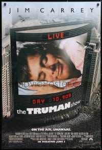 5t919 TRUMAN SHOW advance 1sh 1998 cool image of Jim Carrey on large screen, Peter Weir!