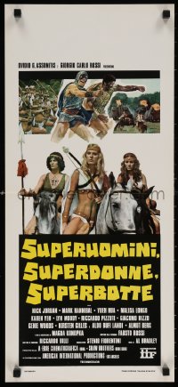 5y752 SUPERSTOOGES VS. THE WONDERWOMEN Italian locandina 1974 great art of wacky heroes & Amazon women!