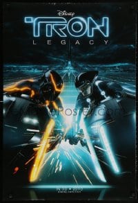5z943 TRON LEGACY teaser DS 1sh 2010 great different close up image of light cycles!