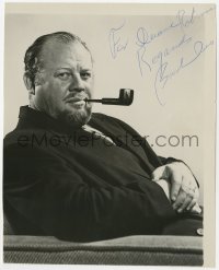 6b258 BURL IVES signed 7.75x9.5 still 1960s great seated close up smoking tobacco pipe!