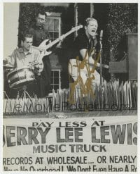 6b821 JERRY LEE LEWIS signed 8x10 REPRO still 1980s he's performing with band on music truck!