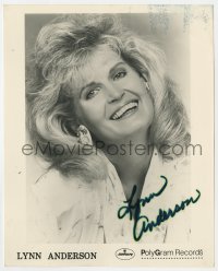 6b619 LYNN ANDERSON signed 8x10 music publicity still 1970s smiling portrait of the country singer!