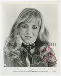 6b333 LYNN-HOLLY JOHNSON signed 8x10.25 still 1981 c/u of the sexy Bond Girl in For Your Eyes Only!
