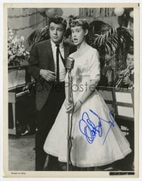 6b392 WARREN BERLINGER signed 8x10.25 still 1960s with girl singing by microphone!