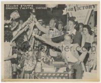 6b156 HORACE HEIDT signed 8x10 promo photo 1960s selling Victory stamps at the Chicago theatre!