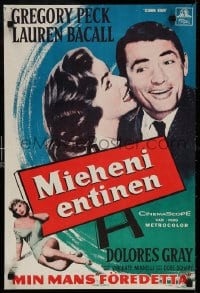 6f235 DESIGNING WOMAN Finnish 1957 different art of Gregory Peck & Lauren Bacall kissing, Minnelli!