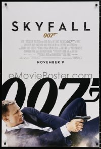 6g898 SKYFALL advance DS 1sh 2012 November 9 style, Daniel Craig as James Bond on back shooting gun!